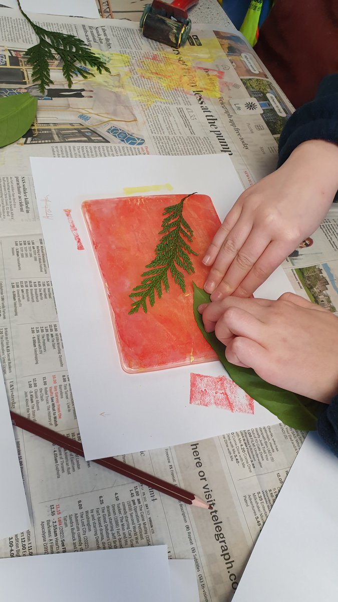 VisualArtsSDCC's tweet photo. Primary liaison jelly printing activity with year 3 students from Stuart Road Primary, The students were printing with real leaves and the outcomes were fantastic. well done Year 3. #jellyprinting #printing #creative #primaryliaison https://t.co/JIZAs7bhTY