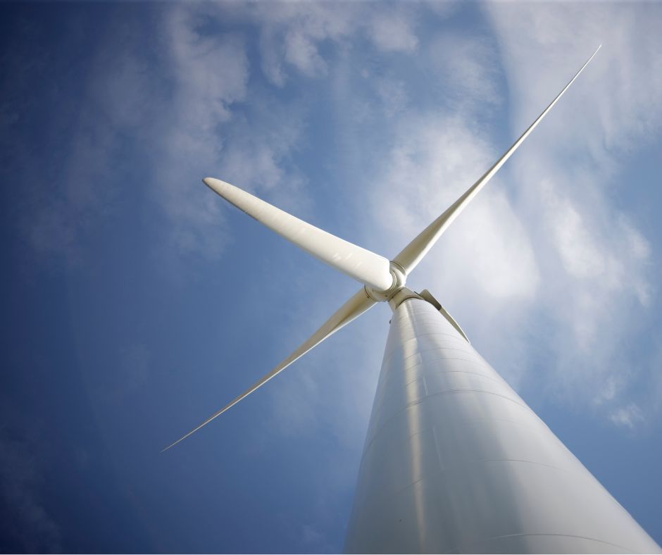 Los aerogeneradores modernos no giran a velocidad constante.
La velocidad variable es clave para la eficiencia, la seguridad y la vida útil de la turbina.
👉 Descubre por qué:
altertec.net/velocidad-vari…