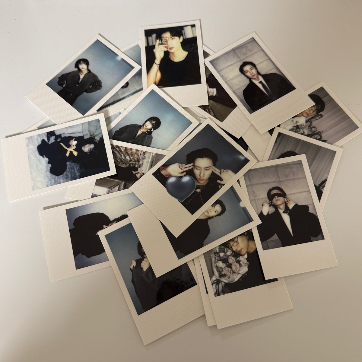 굿즈존 정리하다가 예전에 뽑아둔 창균이 폴라로이드를 발견해서 이벤트 열어요! 😊  
총 19장이라 두 분 나눠서 뽑을 예정입니다.  
RT + 마음(💜) 눌러주시면 참여 완료!  

설 연휴 끝난 후 당발하고, 반택으로 보내드릴게요 📦  

트친 아니어도 ‘team 창균’ 이신 분들은 참여 가능해요॰｡ཻ˚♡