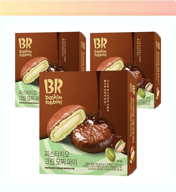 dar_tr_h's tweet photo. 韓国でよくお土産にロッテの餅チョコパイ買うんだけど、初めてベラコラボ？のピスタチオクリームもちパイを発見、購入。美味しすぎてバラマキやめて、全部私が食べることにした😂棚にあったの買い占めれば良かったなぁ、このお菓子買うためにソウル戻りたいくらい。気が狂いそうな美味しさ！おすすめ！ https://t.co/r7UVmWvGHV