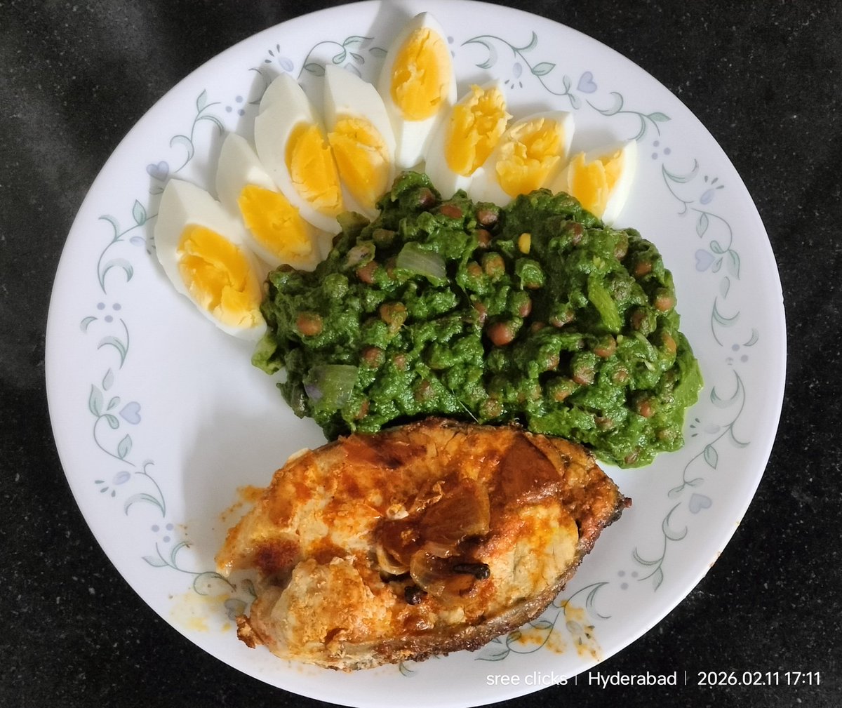 sree_n_r's tweet photo. Low carb meal 😋🤤

Soft boiled eggs
Chole Palak
Pandugappa shallow fry

#Sree_Cooks #Dinner https://t.co/Mp5jiuaCAa