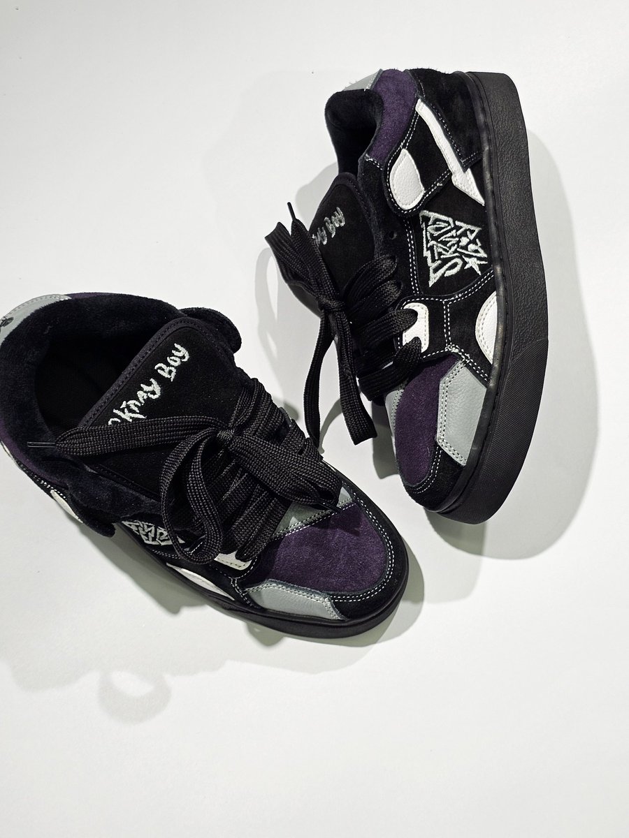 Agenda disponible ✅️ solicita tus sneakers skinnyboy.co recuerda que aun tenemos bodega blanca total y manejamos punto físico carrera 52c #38 a 13 sur ventas online también, todo lo respondo yo personalmente no tengo anda de IA ni de automatización ♡