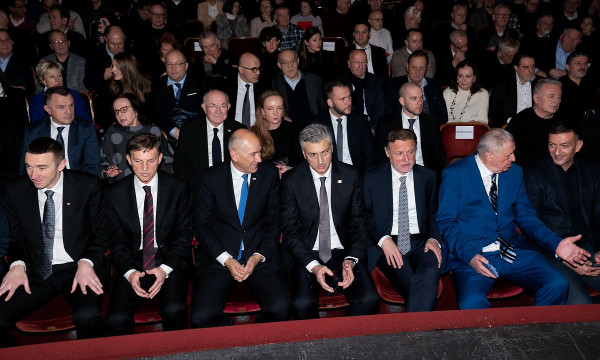 Prisustvovao sam predstavljanju knjige „Prikrivena grobišta Hrvata u Sloveniji“ autora prof. dr. sc. Mitje Ferenca i dr. sc. Uroša Košira u <a href="/HNKuZagrebu/">Hrvatsko narodno kazalište u Zagrebu</a>, u izdanju Školske knjige. Ovo važno znanstveno djelo rasvjetljava jedan od najdubljih i još uvijek nedovoljno zacijeljenih