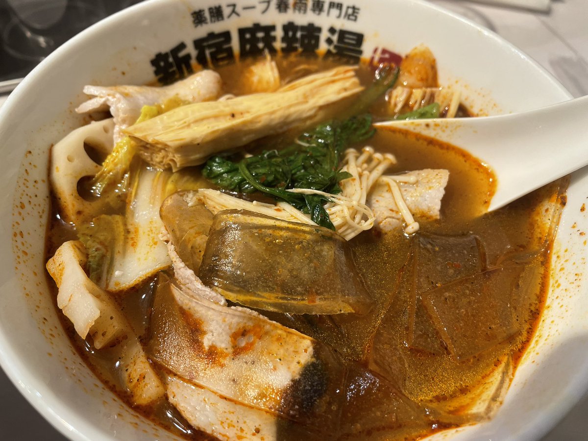 KOHSGYM's tweet photo. #西新宿

日本じゃ #麻辣香鍋 は 中々無いけど
#麻辣湯 の店は ぼちぼち出てる〜

3倍辛🌶️で挑戦〜 😅

最初は 咽せましたが、食べれる辛さ

#花椒油 を入れるとマイルドになります〜

寒さ🥶が 吹っ飛びました〜😆

(今回は ヒラ太の春雨) https://t.co/ZKr7LuRhrf