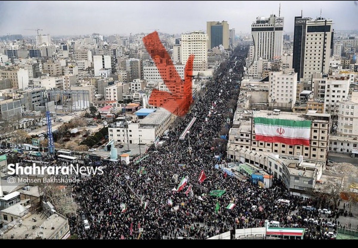 یه کم روی دستکاری عکسها کار کنید که پرچمها در خط مستقیم قرار نگیرند 😂