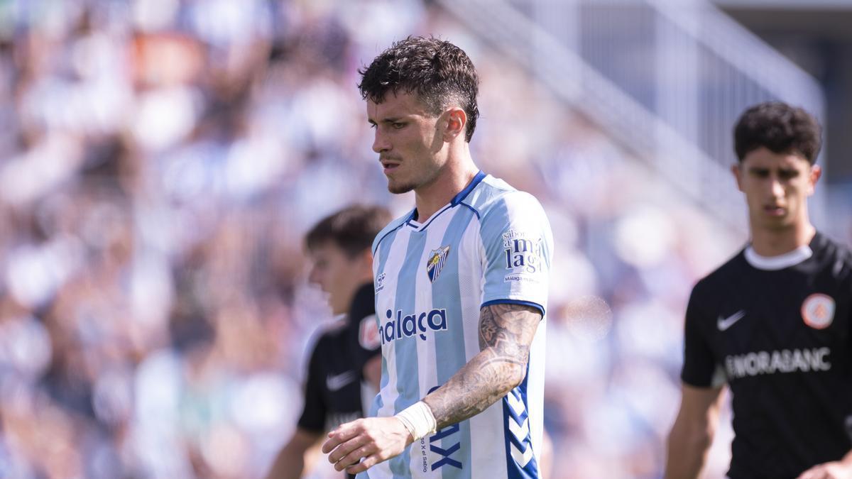 Poco se habla de Murillo. El tipo está rápido, fiable, gana duelos y hace mejor al que está al lado. Es un seguro de vida aun defendiendo con 50 metros a su espalda. Aporta una seguridad y jerarquía fundamentales en un equipo que quiere estar arriba. Jugador TOP.

Nivelazo.