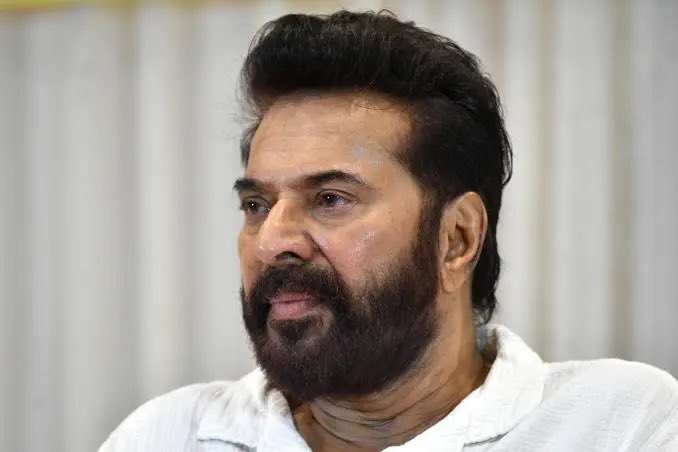 Bij_uji's tweet photo. Mohanlal vs Mammooty https://t.co/VsXfrOa0EI