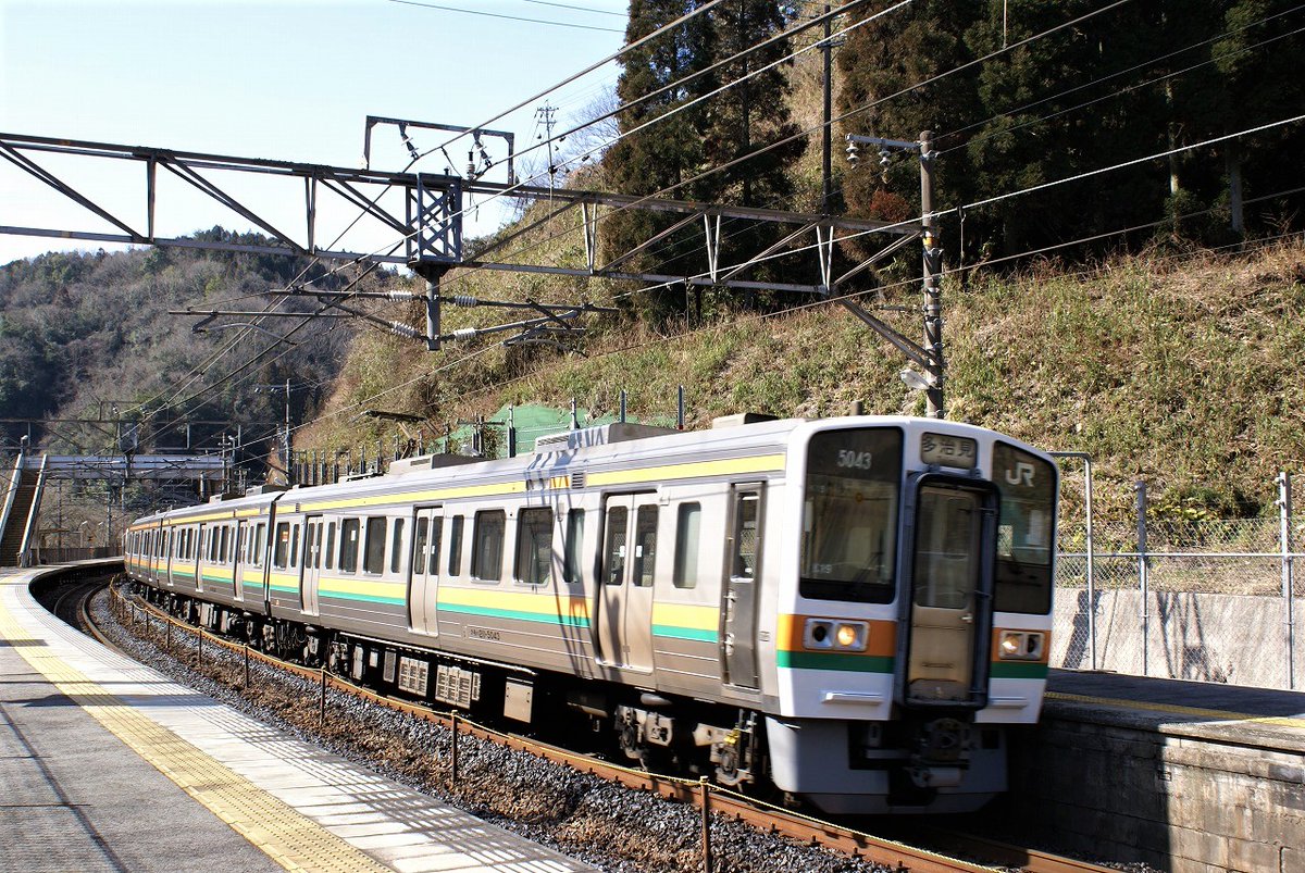 jrtfck52's tweet photo. #前面に貫通扉がある形式を挙げる
本日は2月11日ですので211系。JR東海の車両は全車が引退しました・・・。😭😭 https://t.co/glx4iHH8ct