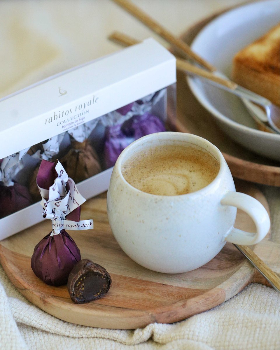 rabitosroyale's tweet image. ¡Las mañanas siempre mejoran con un buen café y nuestros deliciosos Rabitos!
-
Mornings always improve with an excellent coffee and our delicious #RabitosRoyale!

#Rabitos #bombones #bonbons #BombonesDeHigo #ChocolateFigBonbon #chocolate #café #coffee #desayuno #breakfast