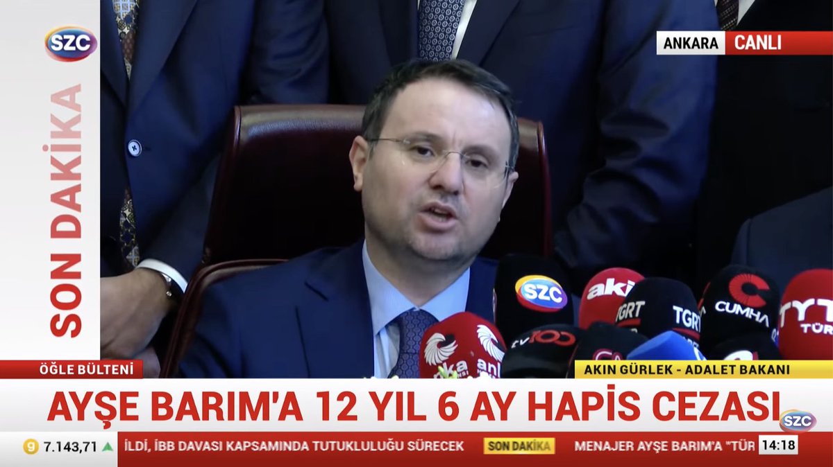 msalihgrrrhwuc's tweet photo. Akın Gürlek, "Türkiye bir hukuk devletidir" açıklamasını yaparken;

Son dakika: Ayşe Barım'a 12 yıl 6 ay hapis cezası!

Giden gelen aynı şeyi söylüyor ama değişen bir şey yok! https://t.co/fTZhx0TkcU