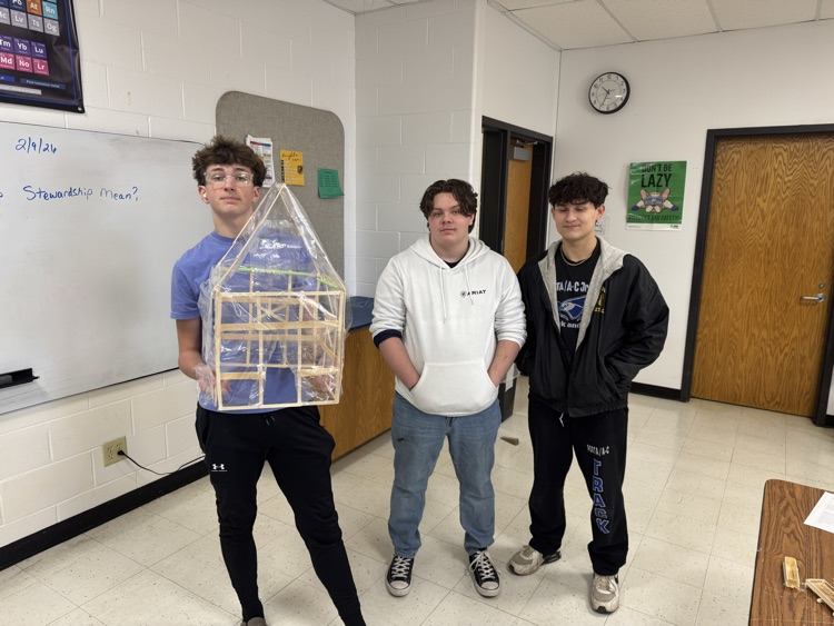 ACCENTRAL262's tweet photo. Greenhouse students finished up their structures unit by building model greenhouses. They were required to have a heating &amp; cooling system, irrigation system, glazing material, and be built as one of the greenhouse structures discussed in class. https://t.co/p6s0enzAQs