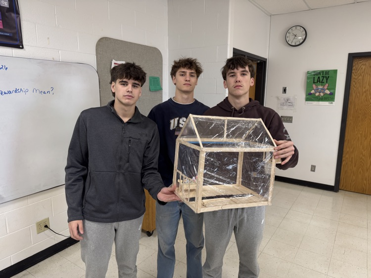 ACCENTRAL262's tweet photo. Greenhouse students finished up their structures unit by building model greenhouses. They were required to have a heating &amp; cooling system, irrigation system, glazing material, and be built as one of the greenhouse structures discussed in class. https://t.co/p6s0enzAQs