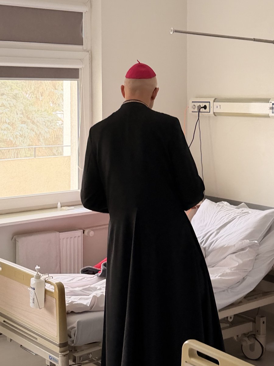 Nie rozumiejąc sensu samego cierpienia, byśmy zawsze widzieli sens w pomocy ludziom, którzy cierpią. Byśmy zechcieli Pana Boga naśladować w takim naszym kategorycznym „przyjdę i pomogę”, „przyjdę i uzdrowię”, „przyjdę i zrobię wszystko, co możliwe”.❤️‍🩹
👉Światowy Dzień Chorego