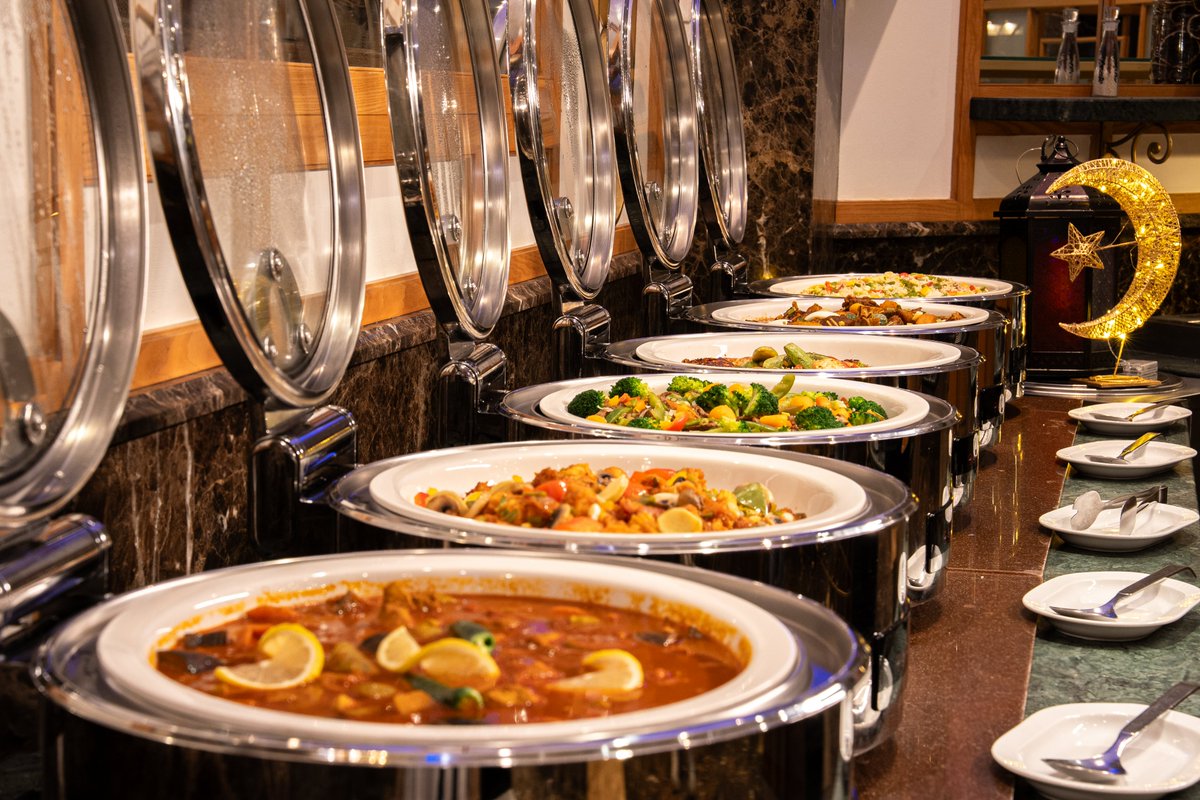 A Suhoor full of memories and delicious variety awaits you. Enjoy the special Ramadan nights at Al Firdous Restaurant.

سحور رمضاني بتفاصيل فاخرة… من تنوّع الأطباق إلى الأجواء الهادئة اللي تعكس روح الشهر، كلها تنتظركم في مطعم الفردوس

#انتركونتيننتال_جدة #IntercontinentalJeddah