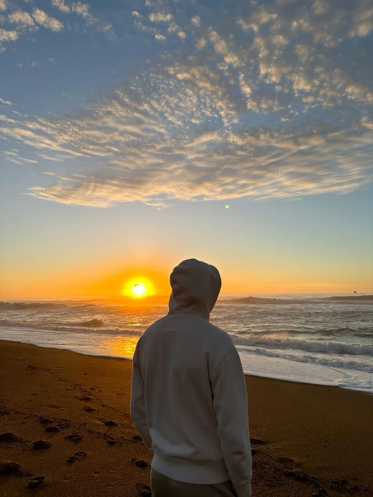 Good Evening X Family 💫 

Good evening everyone wishing you peace success laughter warm memories and dreams.