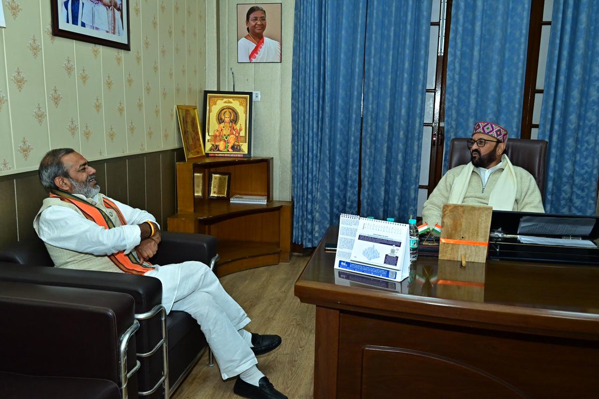 लखनऊ विधानसभा में उच्च शिक्षा मंत्री <a href="/YogendraUpadhy/">Yogendra Upadhyaya</a> जी को संस्थापक पं. सुनील भराला एवं प्रो. डॉ. राजाराम यादव ने ज्ञापन दिया।
प्रस्ताव: मेरठ, जौनपुर व झांसी के विश्वविद्यालयों में शोध पीठ की स्थापना की मांग 
<a href="/myogiadityanath/">Yogi Adityanath</a>