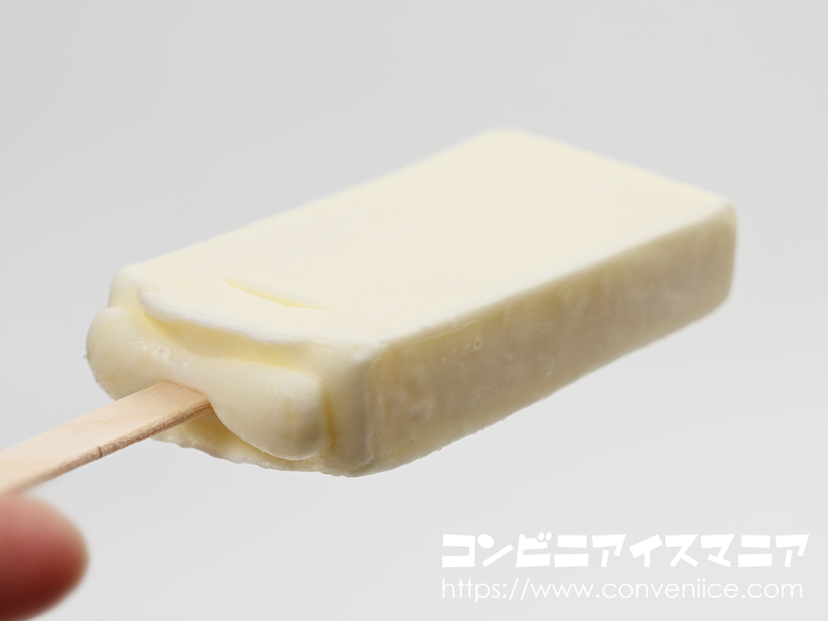 赤城乳業『たぷたぷはちみつwithヨーグルト味アイス』食べました!!🍯

本当に「たぷたぷ」？って思って食べたら…ガチでたぷたぷだった!!🤣

ひとくちかじると、はちみつソースがとろり。