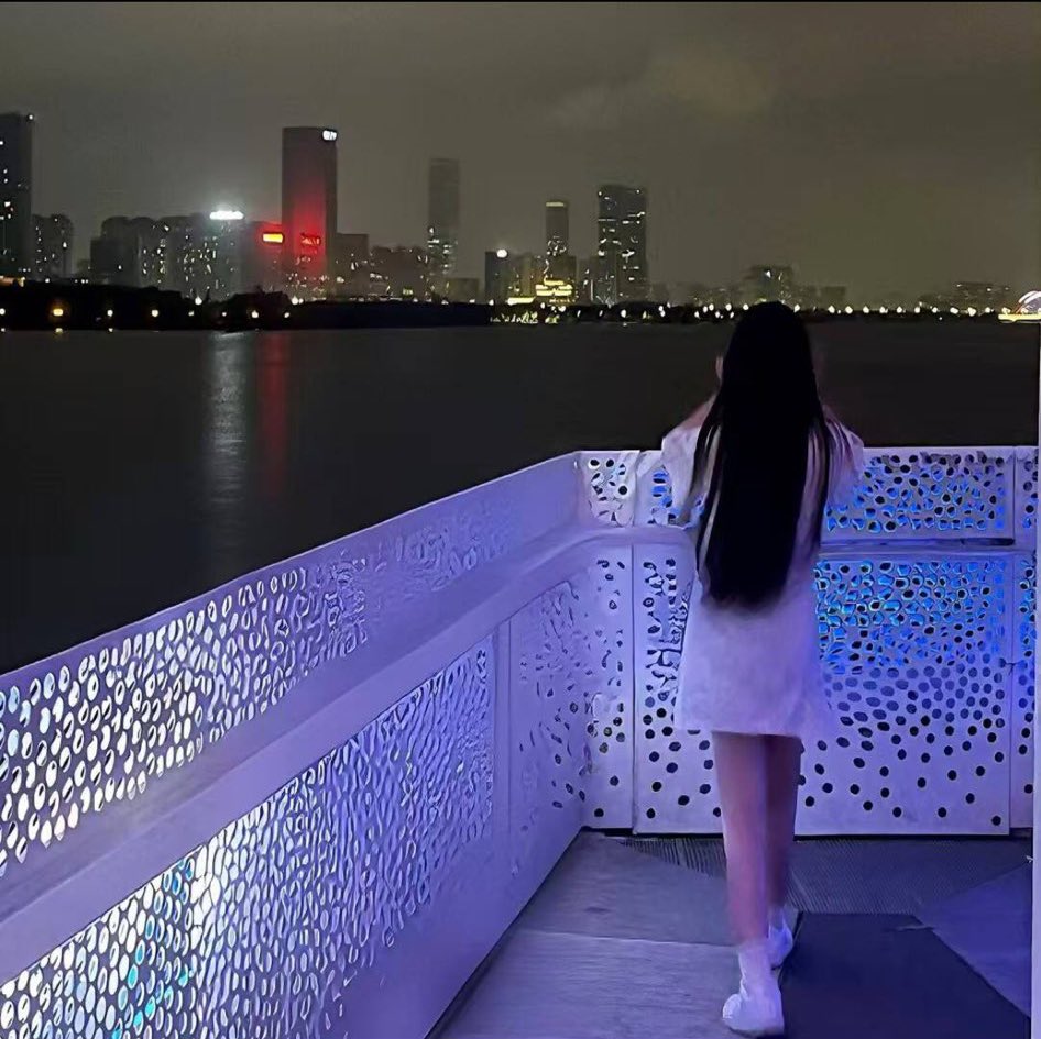 广州字母墙 tweet media