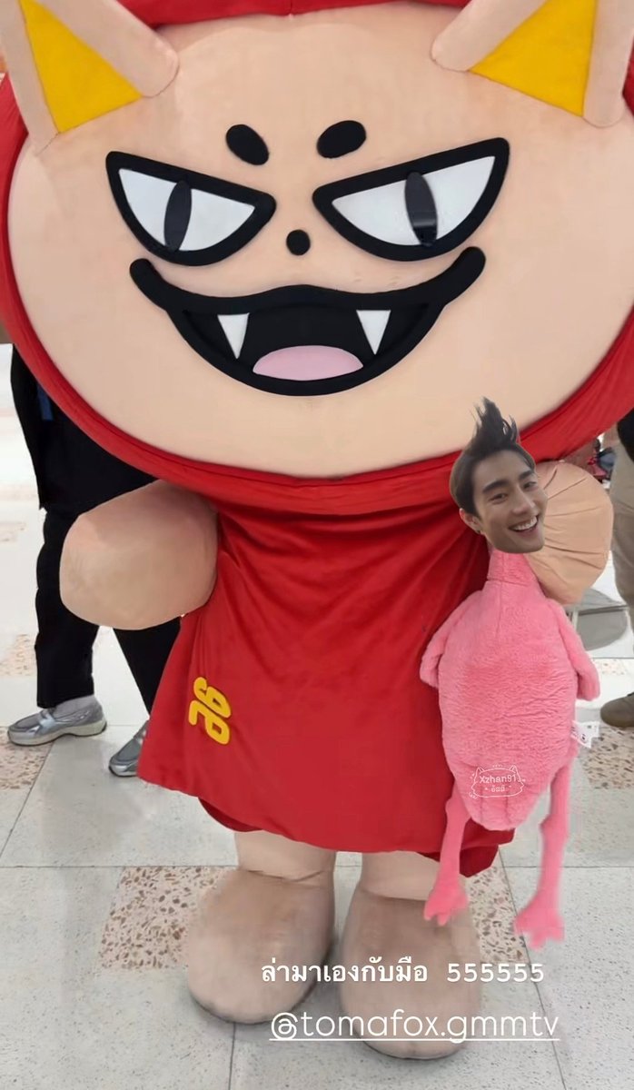 หนูล่าไก่มาให้พ่อบุ๊ค เห็นพ่อบุ๊คบอกชอบไก่

BOOK MAFOX DESTINY CLINIC 
#DestinyclinicxBookTomafox