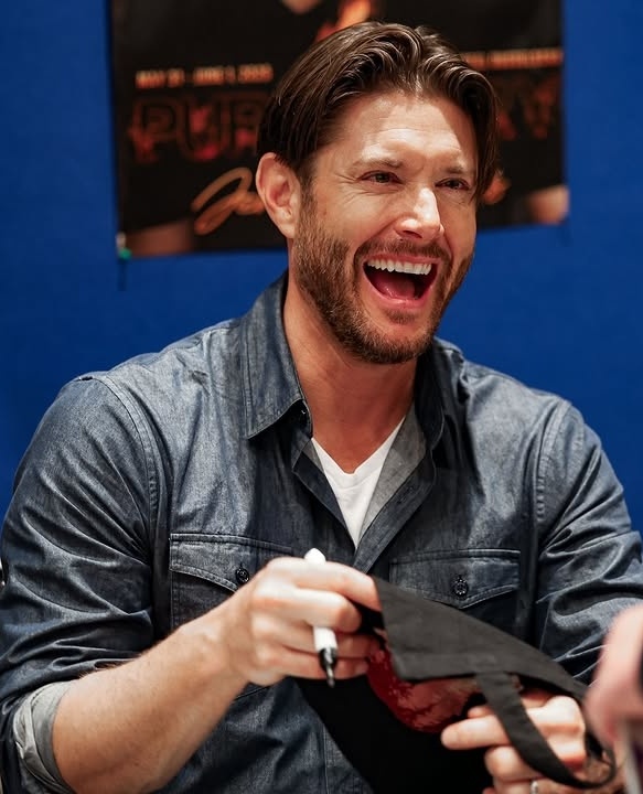 Rose_ackles_'s tweet photo. good morning y'all https://t.co/KFVmBe5FOo
