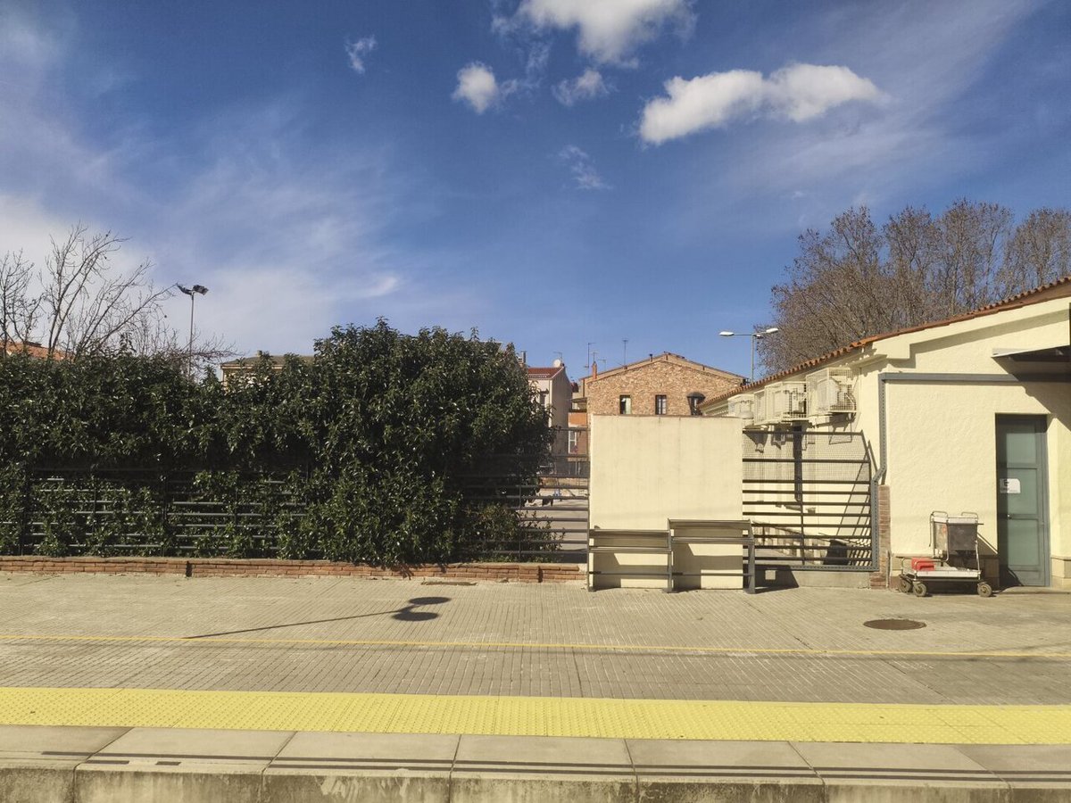 jmgoig's tweet photo. Parados en Sant Celoni #foto #photo #photography #street #streetphotography #fotografiacallejera #vidanormal #ordinarylife
11 febrero, 2026 12:56 https://t.co/wmR1eDJJGf