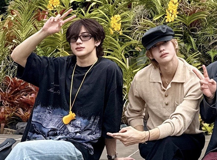 Hazel9502's tweet photo. ที่ว่าทุกทริปตันบินถ่ายรูปหมู่ประหนึ่งรูปคู่ บอกเลยว่าฉันไม่เคยแซวเล่น 😂 https://t.co/b01UK6vePp