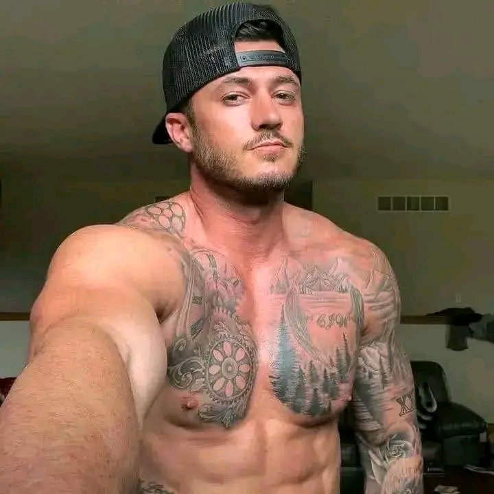 CWright82893's tweet photo. Look ❤️🌹 I don’t want a fan I want a woman who truly loves me 💕🌹 If you love me prove it now Say “I love you Clint” ❤️🌹🔥 https://t.co/qgeKWEaiUS