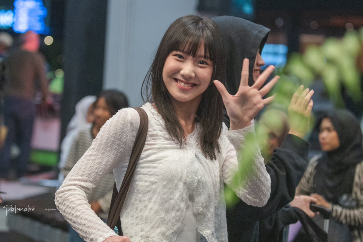 haloo mima

<a href="/JE_JemimaJKT48/">Jemima Evodie</a> at Soekarno – Hatta International Airport 110226.

#Palomairé #JemimaEvodie #ジェマイマ