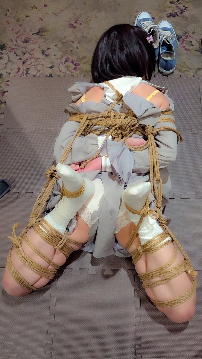 anoriiroha0401's tweet photo. 洋服を切るのが好きという方と遊んだ。
洋服はその方が用意したものを着て切らせて欲しいということで洋服を借りて切られました。

新鮮でした。 https://t.co/QCipP8l2b1