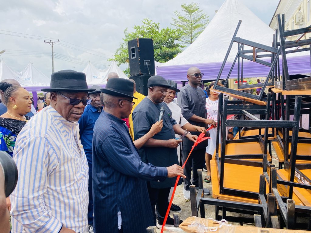 BayelsaEdtf's tweet photo. Distribution Of Science Laboratory Equipment and learning materials to 225 Public Schools in Bayelsa: EDTF Warns against diversion and the need for effective utilization of the equipments https://t.co/NMnVXjxeeE