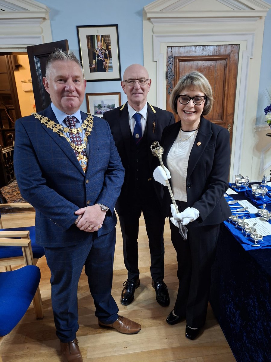 ERLieutenancy's tweet photo. #ERDeputyLieutenant Caroline Heaton attended #Hedon Silver Show hosted by the Town Mayor - 
Hedon proudly holds the oldest known civic mace in Britain dating back to 1415 during the reign of Henry V -  such an interesting and thoroughly enjoyable event
#EastRiding #ERLieutenancy https://t.co/wdVsDvcIZc