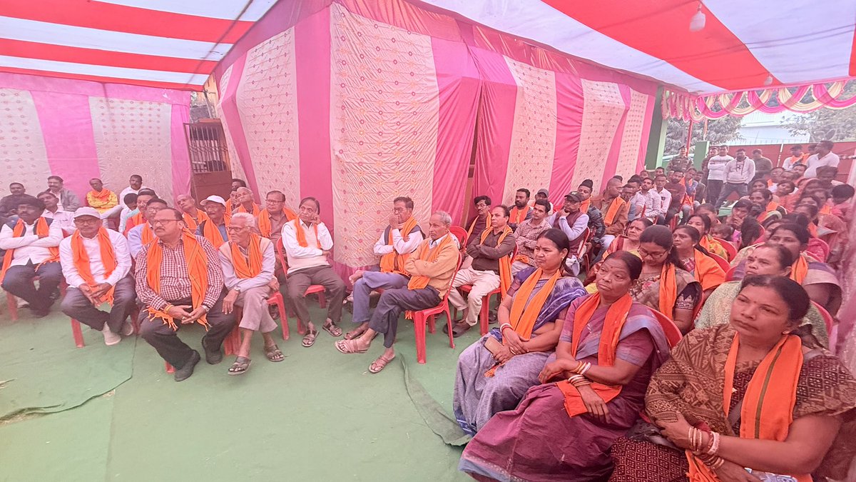 AdityaPdSahu's tweet photo. जिला अध्यक्ष श्री हरे कृष्णा प्रधान जी की अध्यक्षता में आयोजित सरायकेला खरसाँवा जिले की संगठनात्मक बैठक में सम्मिलित हुआ।

इस अवसर पर पूर्व मुख्यमंत्री श्री मधु कोड़ा जी, प्रदेश महामंत्री सह सांसद राज्यसभा श्री प्रदीप वर्मा जी, भाजपा नेता श्री शैलेंद्र सिंह जी, श्री रमाकांत महतो जी, पूर्व जिला अध्यक्ष श्री विजय महतो जी, श्री सुमित कुमार चौधरी जी, श्रीमती मीनाक्षी पटनायक जी, श्री विजु दत्ता जी सहित समर्पित एवं ऊर्जावान कार्यकर्तागण उपस्थित रहे।

@BJP4India @NitinNabin @AmitShah @blsanthosh
