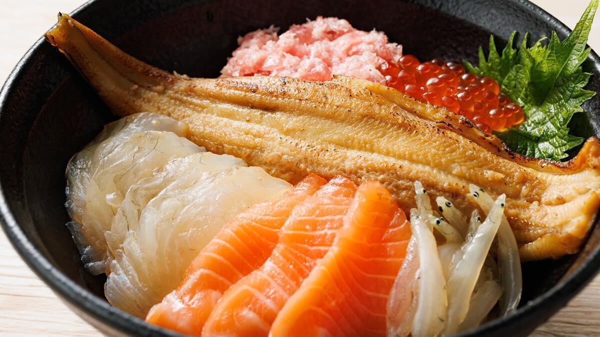 event_checker's tweet photo. 2/20(金)-23(月祝) 東京・代々木公園で「魚ジャパンフェス」開催。日本各地の魚介料理や漁師飯、ご当地グルメが一堂に集まる日本最大級の魚介グルメイベント。約80ブースが出店。入場無料→https://t.co/XDWeoDz4DG https://t.co/lDDMQCZ6Pk