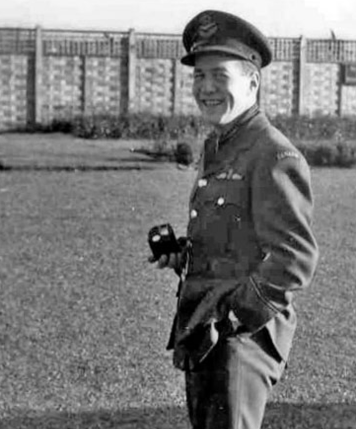 pettore's tweet photo. Born this day 11th.Feb. 1914.

FO. George Gordon Hyde.

Canadian One of THE FEW.
https://t.co/KjM7DpUZcO

Killed in an accident aged 27. https://t.co/OC3EcIDJOr