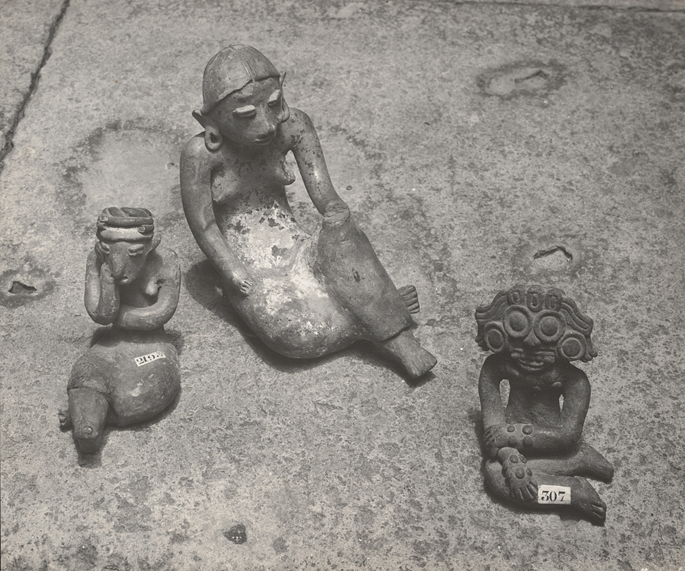 Edward Weston
Untitled [three figures - two from Chupicuaro], 1926.