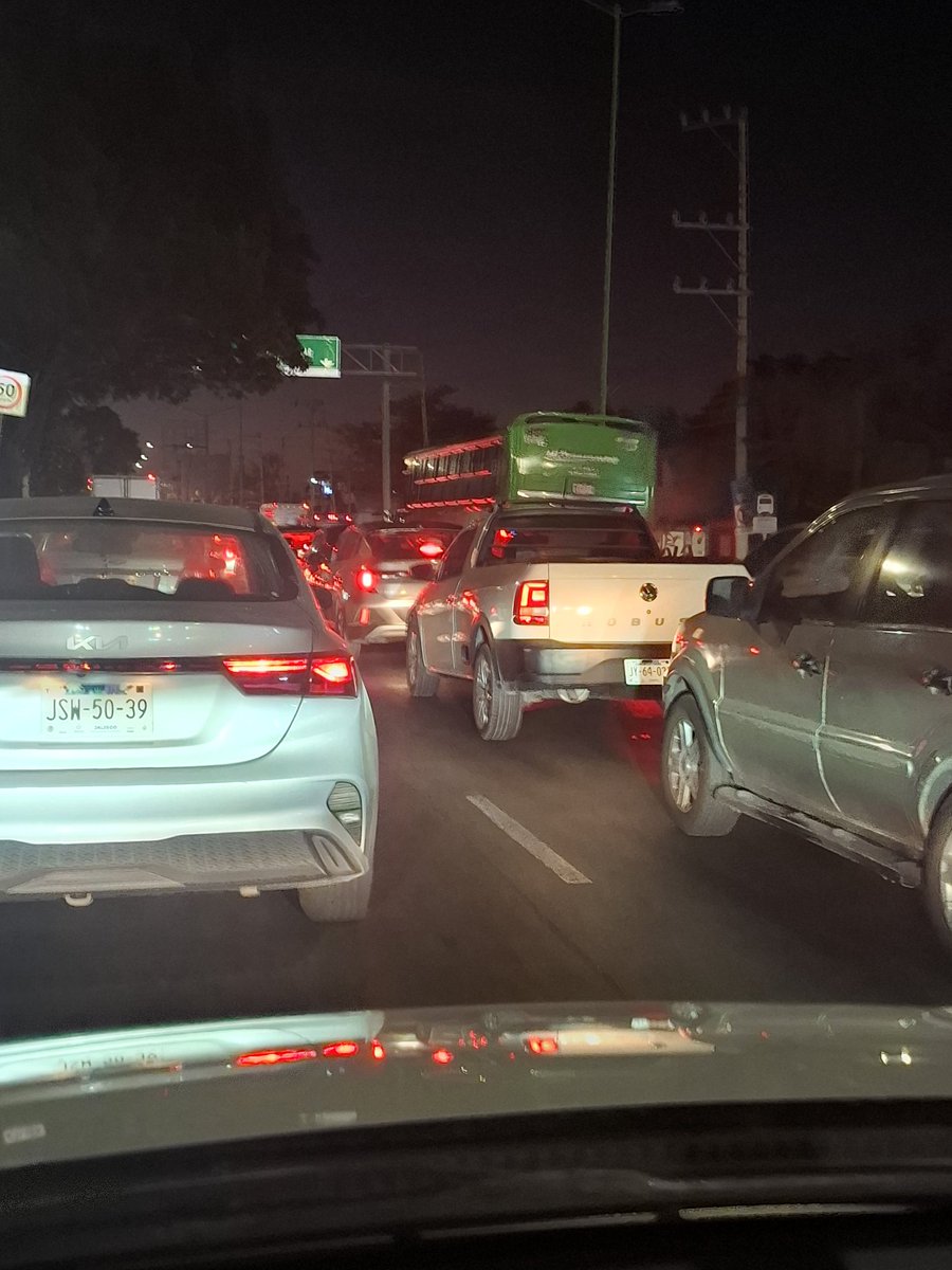 bernardodieguez's tweet photo. @TransporteJal BD, reportando U-013, C-110, circulando por paso a desnivel Valle Imperial carr a Tesistan en estos momentos https://t.co/i8Nxq4AKBA
