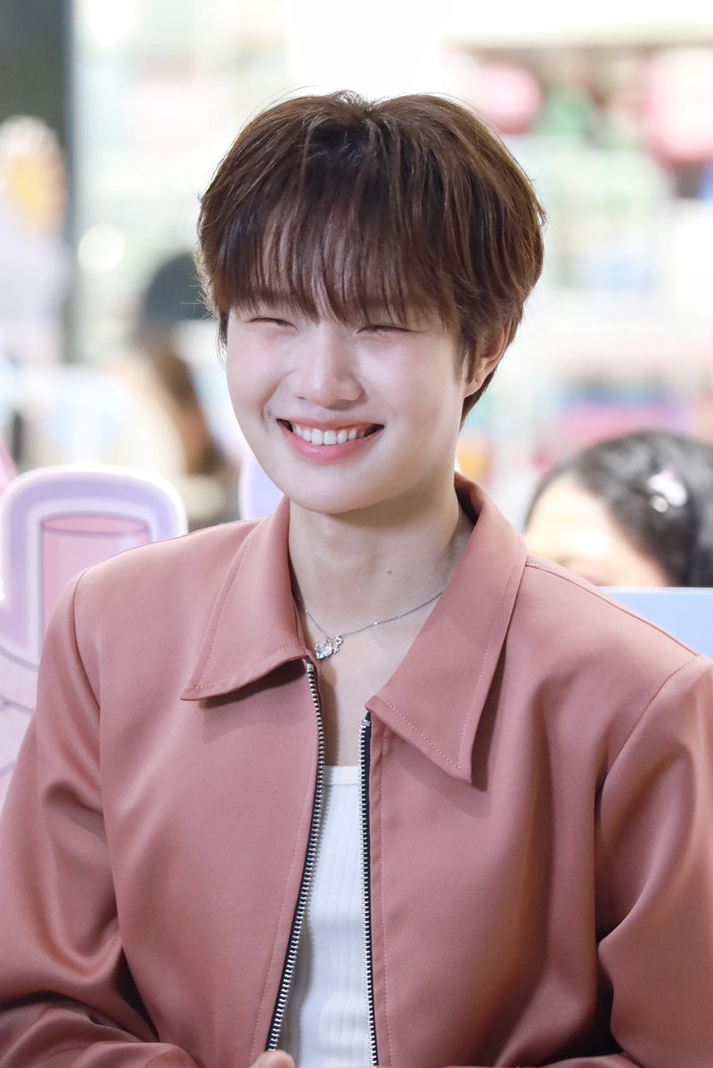 ตาขีด ผิวโมจิ สีชมพูวว~