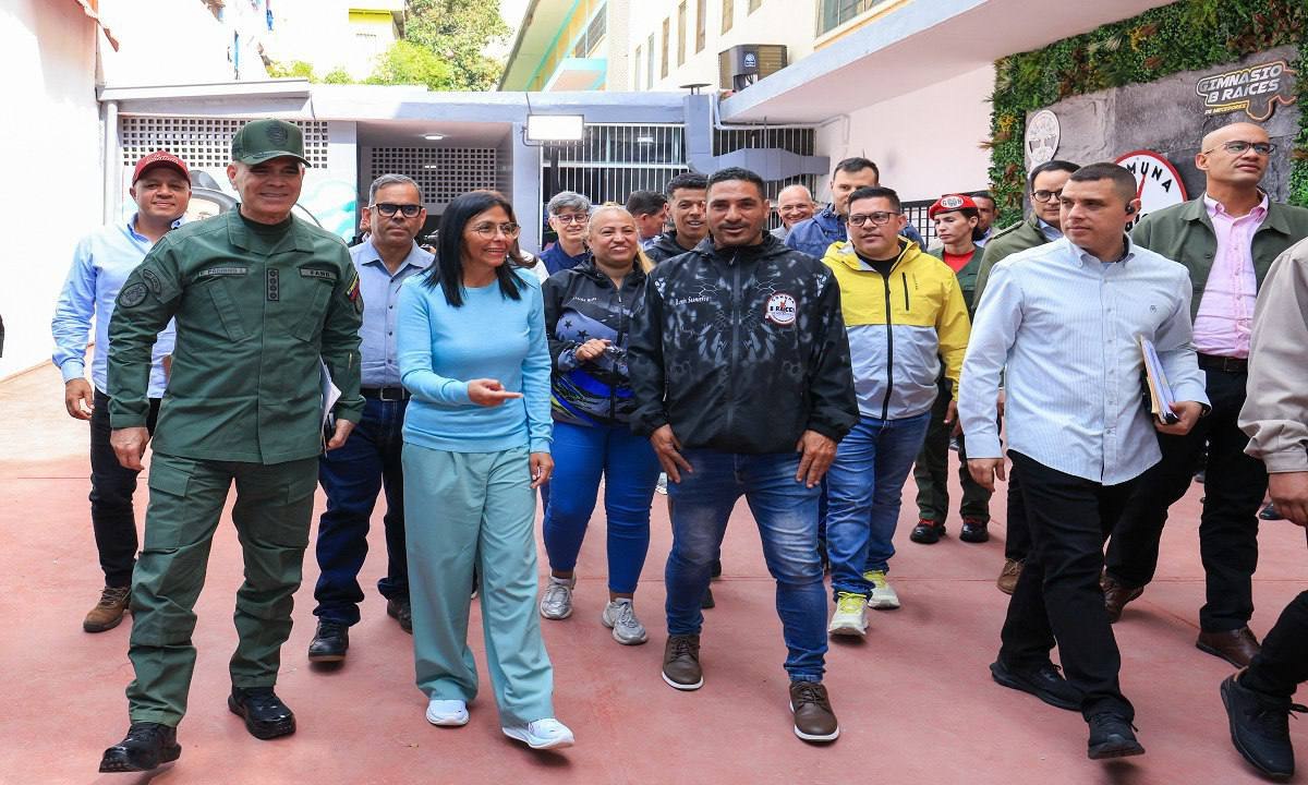 #NotiMippCI 📰🗞| «Nos estamos preparando para la Consulta Popular Nacional del 8 de marzo»: Presidenta (E) Delcy Rodríguez desde la Oficina Presidencial de la Comuna 8 Raíces de Mecedores

La Presidenta (E) de la República, Delcy Rodríguez, informó que el país se prepara para