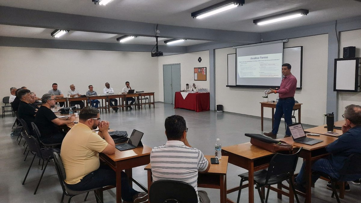 Docentes recebem capacitação sobre educação digital

dehoniana.edu.br/docentes-receb…