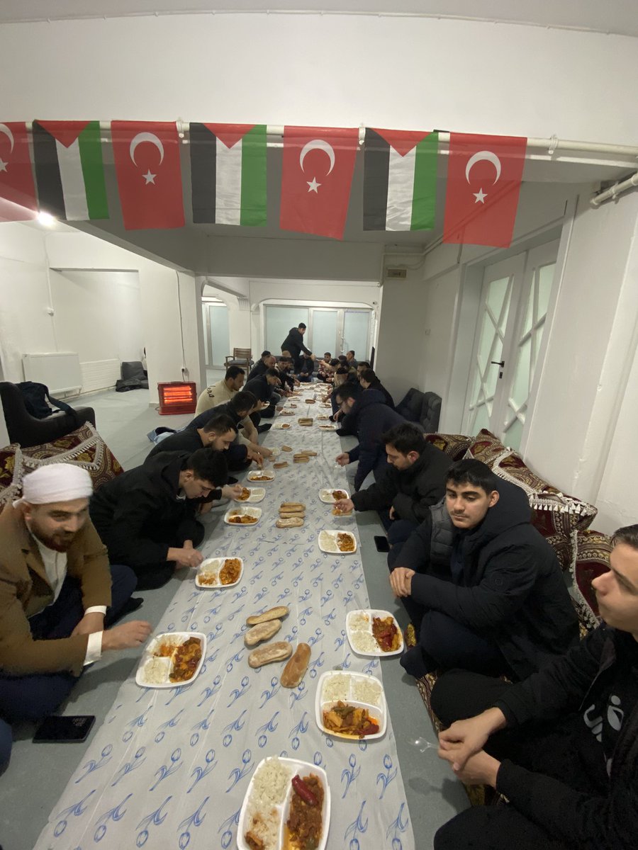 tugvayalova's tweet photo. Her hafta düzenlediğimiz Velhasıl Sohbet programımızda bu hafta Gençlik ve İman konusunu işledik. 

Haftalık sohbet bulu��malarımız için seni de aramıza bekliyoruz. 

@tugvaTR https://t.co/nfsNBGthsj
