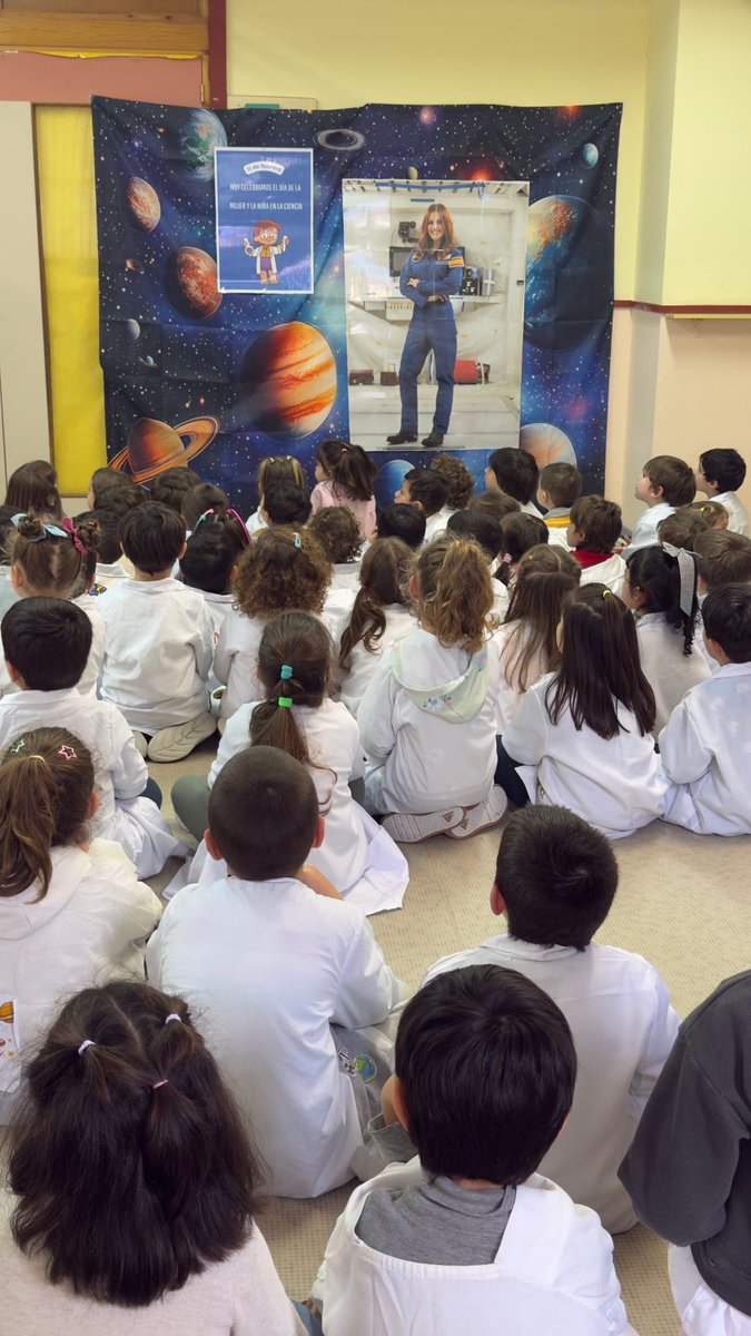 ELMARINAESCOBAR's tweet photo. 🚀✨ Hoy, con motivo del Día de la Mujer y la Niña en la Ciencia, hemos recibido la “visita virtual” de @Astro_SaraG ,astronauta leonesa, que nos ha recordado: con esfuerzo, constancia y pasión podemos llegar tan lejos como soñemos. 🌍🌌
¡Su historia nos inspira a mirar al cielo! https://t.co/2tZCW3bAF9