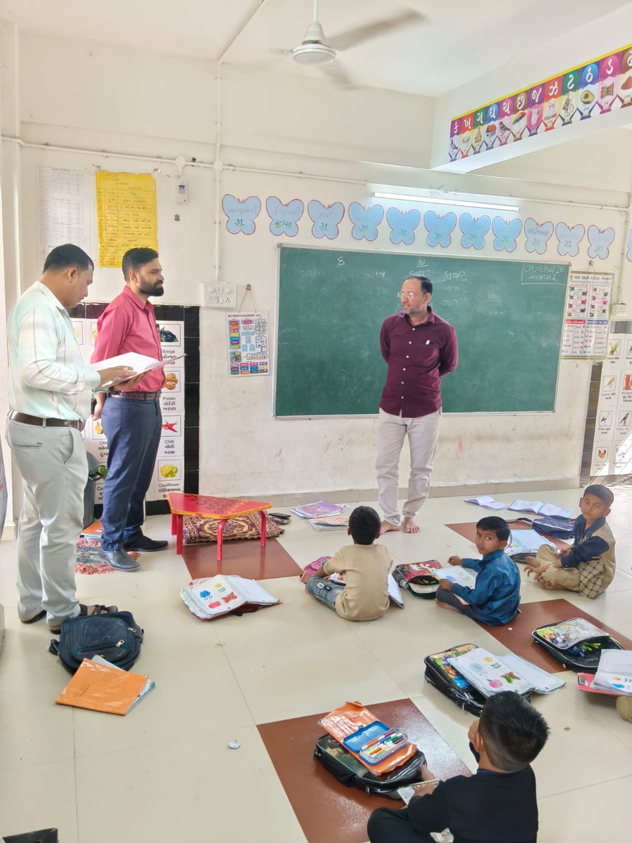 આગામી સ્થાનિક સ્વરાજની ચૂંટણીઓને અનુલક્ષીને ઘાંટવડ કુમારશાળામાં આવેલ મતદાનમથકોની તપાસણી કરવામાં આવી. તેમજ પીએમ પોષણ યોજનાનો તમામ વિદ્યાર્થીઓ લાભ લે તે માટે શાળાના શિક્ષકો અને વિદ્યાર્થીઓ સાથે સંવાદ કરી પ્રોત્સાહિત કરવામાં આવ્યા. #PMPOSHAN