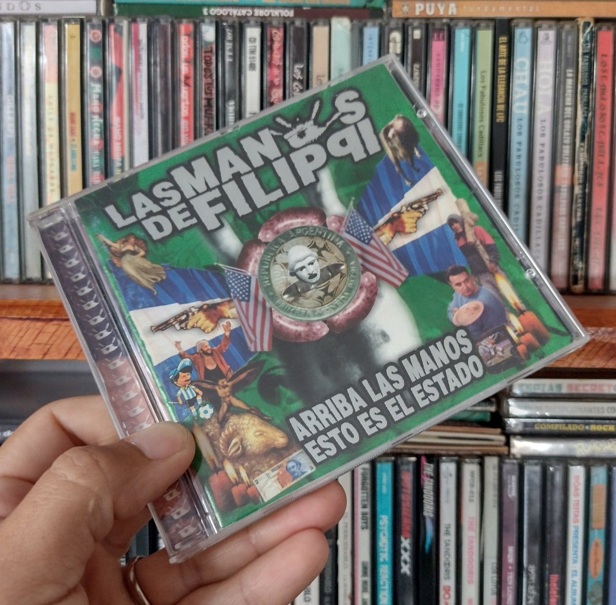 Cuando se siente
Que a uno le mienten de frente
Y piensa perdido
Pelear hasta la muerte
Con fuerza con marchas
Y a no detenerse
Por mas que repriman
Gendarmes con golpes
Con balas de goma
Con gases o muerte
Ojos que no ven
Corazón que no siente, no…