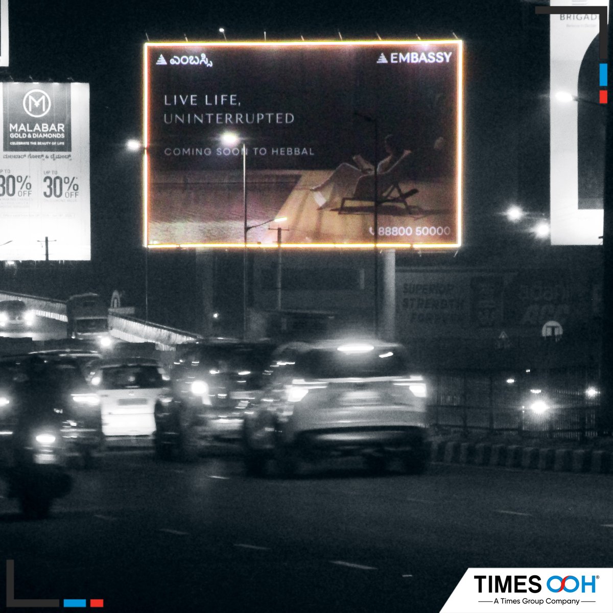 times_ooh's tweet photo. Embassy, showcases its new project through premium #OOHdisplaymedia in #Bengaluru.Strategically positioned along Airport Road, the brand cuts through category clutter with impactful placements, commanding attention among affluent commuters. #TimesOOH https://t.co/EqdZ1HMhlj