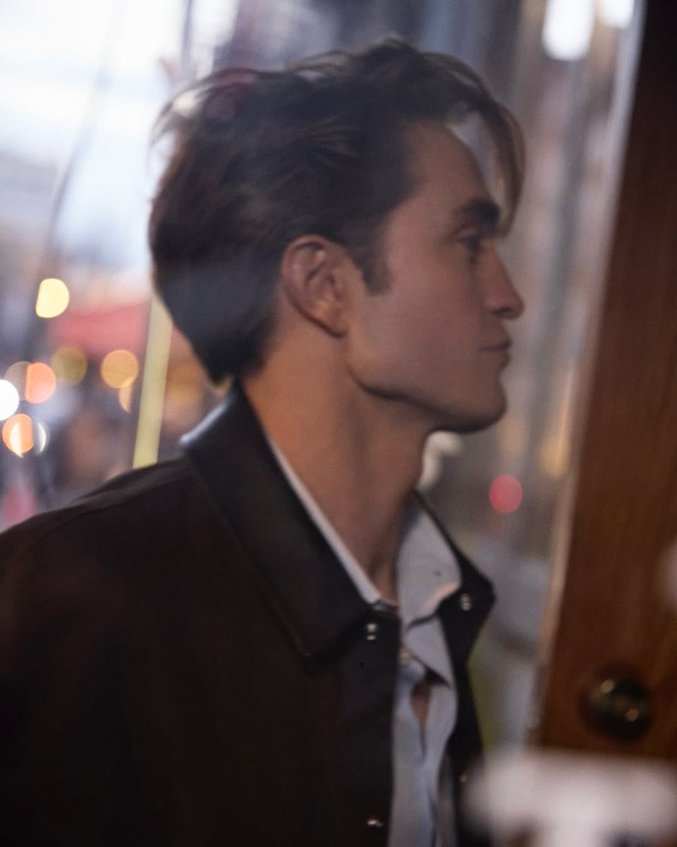 series_golden's tweet image. Robert Pattinson for Dior Beauty. 📷