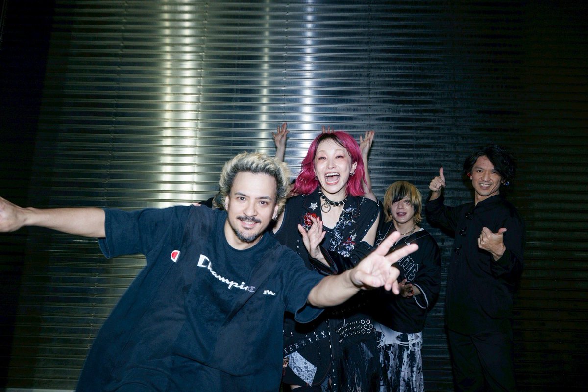 LiSA_OLiVE's tweet photo. 「BLARE FEST.2026」
coldrain先輩の地元名古屋でのフェス。
二日間、フロアのみんな思い切り遊べるようにねりねりして、出演する全員のステージを見守りながら、丁寧に丁寧に大切にメンバーのみなさんとスタッフのみなさんで作り上げられたフェス。masatoさんなんて何ステージ上がってたの‥？スペシャルすぎる‥！
coldrain先輩を愛するみなさんで作られたフェス。
本当にあたたかくて、最高だった。
RYOちゃんがCHUCKYの私を見つけてくれてから18年。
東京に上京する時、私の背中を押してくれた一人です。
coldrainはずっとずっとかっこいいけど、ブレアのcoldrainはなみだがでるくらいほんんんとうにカッコ良すぎた。
ありがとうございました！
二日間、本当にお疲れ様でした！
#coldrain #ブレアフェス　#BLAREFEST