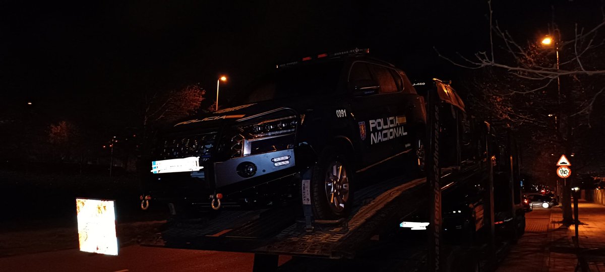 Bumper y cabestrante, da la sensación que están más preparados para catastrofes que orden público.

#policia #uip