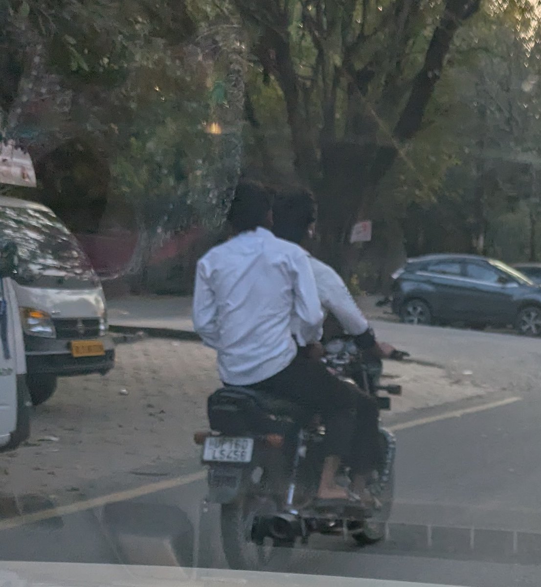 AmitGargashRSS's tweet photo. @noidapolice @Noidatraffic Please take action against these bikers. Sector 59 Noida , time : 5:02 PM today. They were shouting at others. https://t.co/OiSp8wpyce