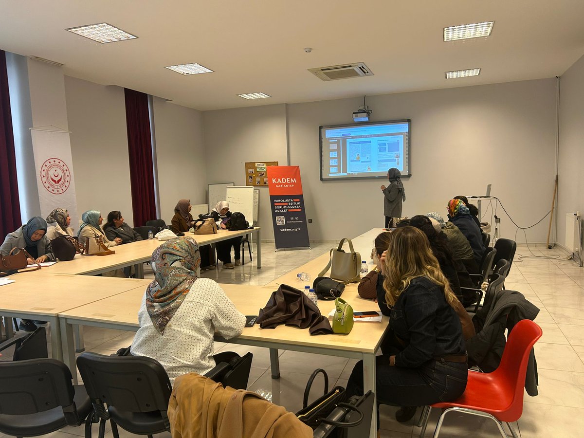 Aile ve Sosyal Hizmetler İl Müdürlüğünde görev yapan kıymetli bakım personellerine yönelik “Güven Toplumun İnşası” eğitimimizi gerçekleştirdik.

Eğitimimizde, empatiyi yalnızca konuşmadık; oyunlaştırma yöntemiyle deneyimledik.