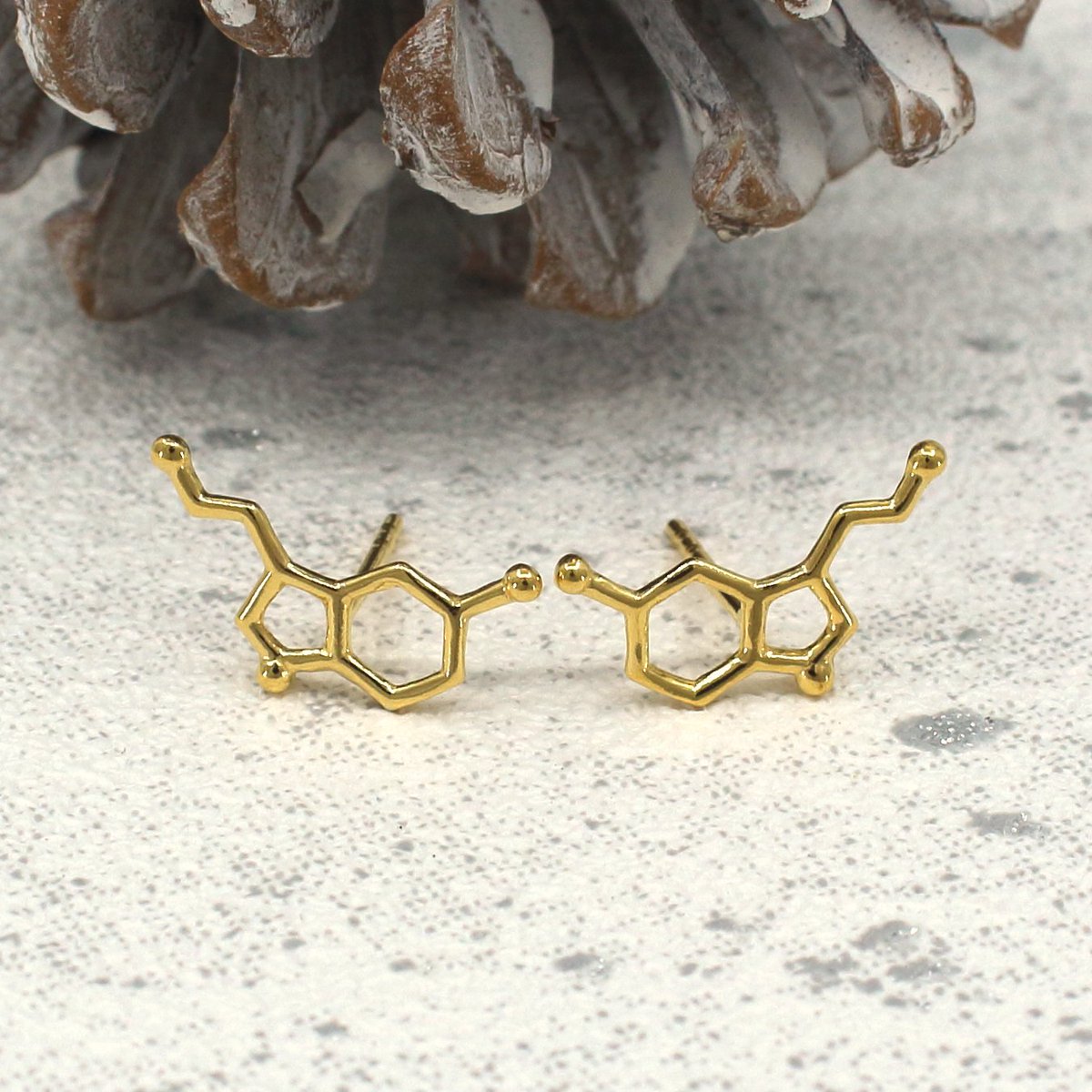 ARLIZI's tweet photo. Weer op voorraad! ARLIZI's populaire serotonine oorstekers. Op zoek naar een lief cadeautje voor Valentijnsdag? Shop nu met 14% Valentijnskorting ❤️

Code: FAB14

#sterlingzilverensieraden #sieradentrends #oorbellen  #serotonine #natuursteensieraden #cadeau #valentijnsdag2026 https://t.co/cYtq9laGwr